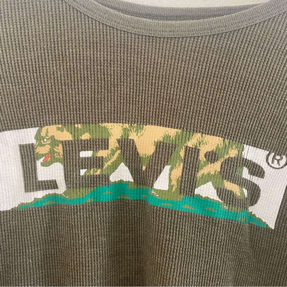 Young Men’s size Small Levi’s Thermal